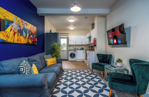 Southampton House | Enjoy a relaxing summer stay in our spacious 4-bed home in the heart of Southampton
