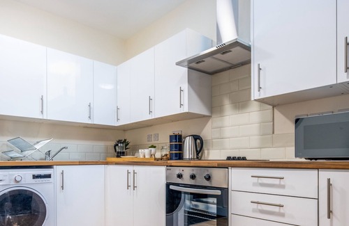 Southampton House | Enjoy a relaxing summer stay in our spacious 4-bed home in the heart of Southampton