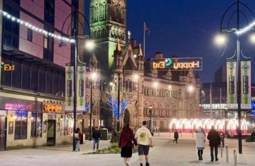 Bradford Apartment | Enjoy a relaxing stay in the heart of Bradford at City Park View