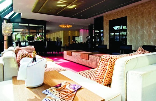 Municipality of Zeist Hotel | Enjoy a Restful Retreat with On-site Dining, Free Parking, and Peaceful Surround