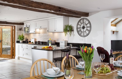 Quenington Cottage | Enjoy a taste of rural life in this beautifully presented Cotswold period home.