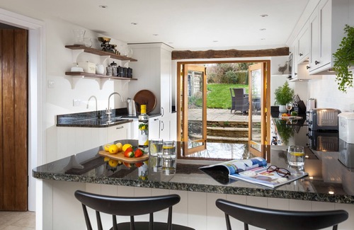 Quenington Cottage | Enjoy a taste of rural life in this beautifully presented Cotswold period home.