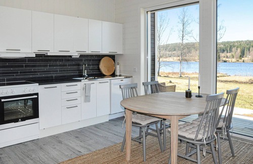 Eda Municipality Apartment | Enjoy a wonderful view of the lake on vacation in this modern vacation apartment.