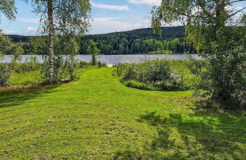 Eda Municipality Apartment | Enjoy a wonderful view of the lake on vacation in this modern vacation apartment.