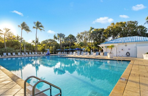 Tavernier Apartment | Enjoy Amazing Views in our 4 Spacious Units, Heated Pool, Fully-Equipped Kitchen