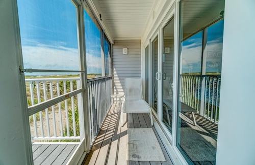 Palm Island Villa | Enjoy an Unobstructed view of the Gulf from this Cheery Villa! B2913A