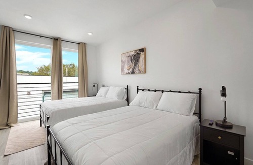 Northeast Bed & Breakfast | Enjoy City Skyline Views from private RoofDeck!