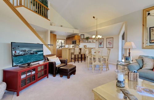 Century West Condo | Enjoy Deschutes River Views from Beautiful 3-Bedroom Mt. Bachelor Village Condo!