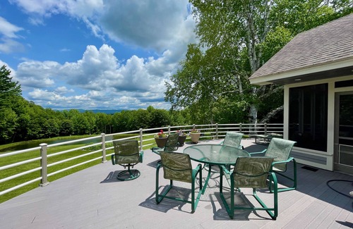 Peru House | Enjoy Every Season at this Serene Estate with Incredible Mountain Views !