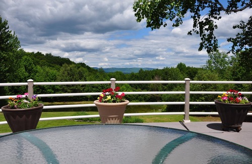 Peru House | Enjoy Every Season at this Serene Estate with Incredible Mountain Views !