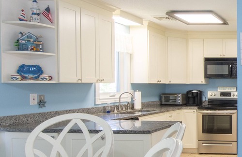 Surf City House | Enjoy Family Memories - Great Outdoor Decks And Backyard; A Few Houses To Beach