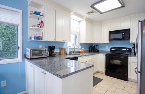 Surf City House | Enjoy Family Memories - Great Outdoor Decks And Backyard; A Few Houses To Beach