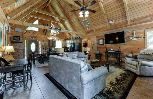 Branson Cedars Cabin | Enjoy Fish Camp Lodge | 3 Bed, 2 Bath