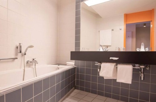 Wolfheze Hotel | Enjoy Forest Serenity in a Plush Room Near De Hoge Veluwe - 2 Units