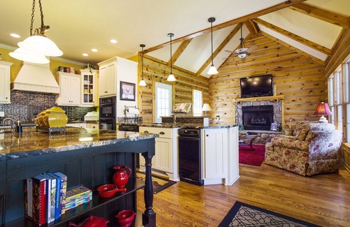 La Grange Bed & Breakfast | Enjoy Louisville, but relax a world away in KY bluegrass horse country
