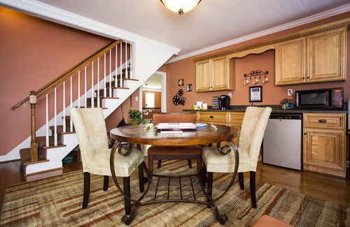 La Grange Bed & Breakfast | Enjoy Louisville, but relax a world away in KY bluegrass horse country