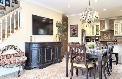 Mid-City House | Enjoy luxurious, unique home in prime Santa Monica at a great intro price.