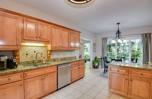 North Augusta House | Enjoy Masters in The Garden City's lushest home.