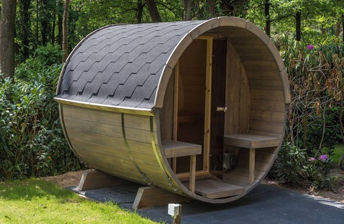 Wekerom House | Enjoy nature from the hottub and sauna