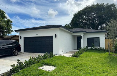 Hallandale Beach House | Enjoy our brand new home close to Hollywood in Hallandale Beach!