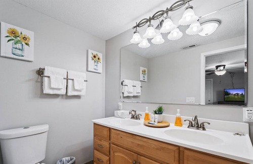 Saint Marys  Allen County House | Enjoy our comfy & cozy home to escape and relax - but still close to the city!