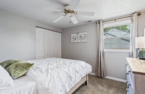 Saint Marys  Allen County House | Enjoy our comfy & cozy home to escape and relax - but still close to the city!