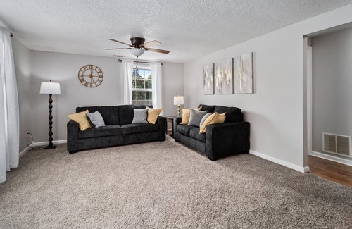 Saint Marys  Allen County House | Enjoy our comfy & cozy home to escape and relax - but still close to the city!