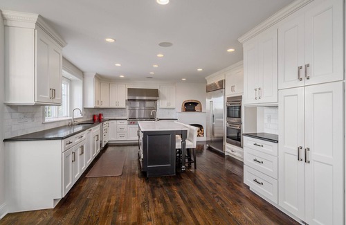 Newtown House | Enjoy Sip O Sun - Hot Tub, Pizza Oven, Stunning Views, close to dining, shopping, town