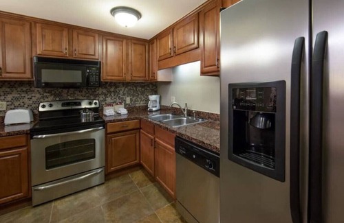 Brownsville Apartment | Enjoy snowball fights or romantic nights in a 1BD vacation apartment