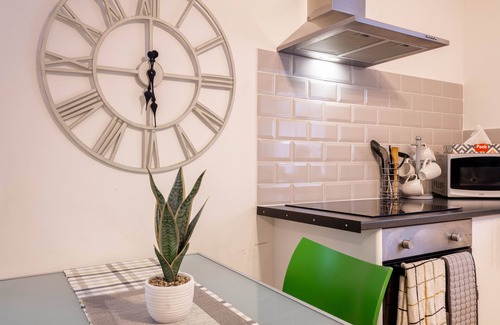 Chadwell Apartment | Enjoy Summer Holiday @ Fully Equipped 1BR Apt