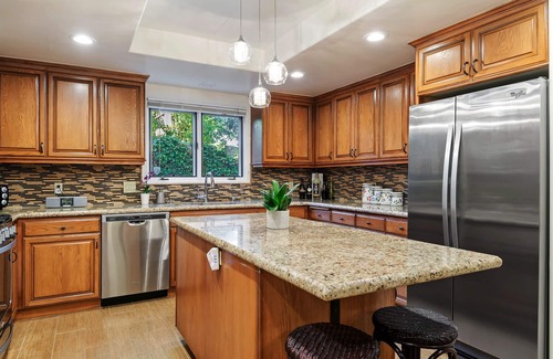Laguna Condo | Enjoy the Beauty of Downtown Santa Barbara Walk Everywhere!