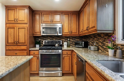 Laguna Condo | Enjoy the Beauty of Downtown Santa Barbara Walk Everywhere!