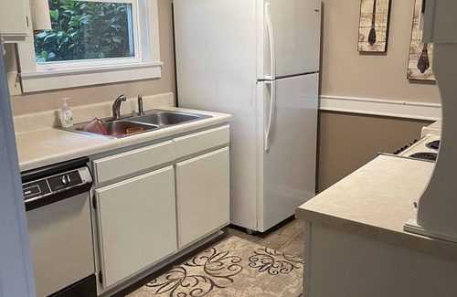 Cullman House | Enjoy the lake while still close to all Cullman has to offer!