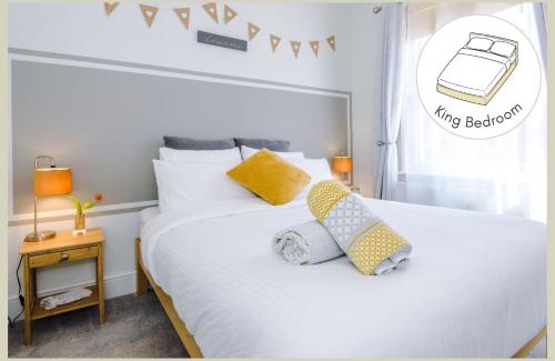 Chester House | Enjoy the Pause Holiday Home, A Quiet City Centre, 2 Double Bed, Free Parking, Manchester Airport 50 min drive