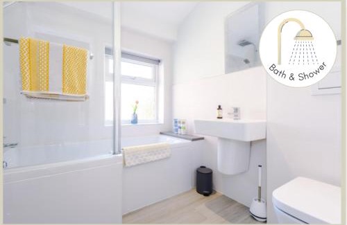 Chester House | Enjoy the Pause Holiday Home, A Quiet City Centre, 2 Double Bed, Free Parking, Manchester Airport 50 min drive