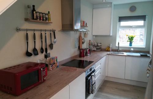 Chester House | Enjoy the Pause Holiday Home, A Quiet City Centre, 2 Double Bed, Free Parking, Manchester Airport 50 min drive