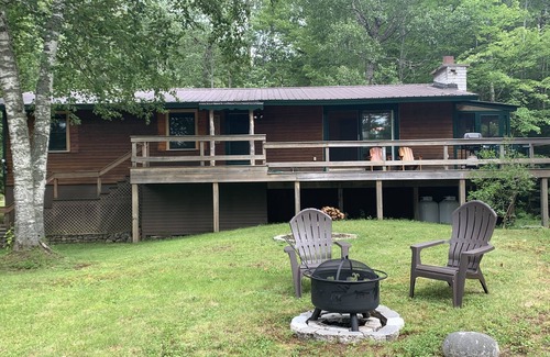 Vermontville House | Enjoy the peace and tranquility of Loon Lake and Bass Pond