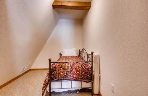 Fairplay House | Enjoy the True Mountain Experience - Moose Creek Lodge