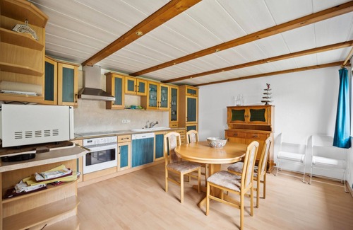 Sallgast House | Enjoy your holiday in this pleasant holiday home in beautiful scenic surroundings.