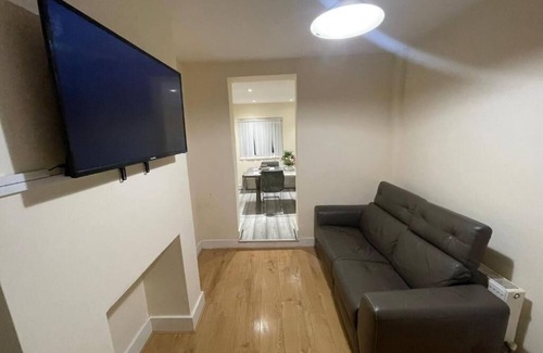 Glyndon Apartment | Enjoyable 1 Bedroom Apartment with Private Garden