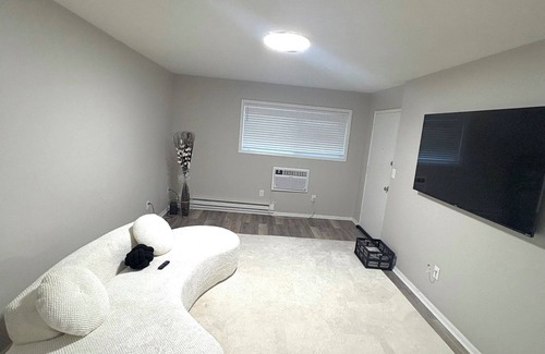 Hazel Park Apartment | Enjoyable 2-bedroom apartment with AC in Hazel Park