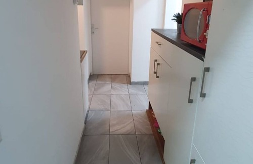Simmering Apartment | Enkplatz U3 Getaway: Affordable 5-BR Apartment