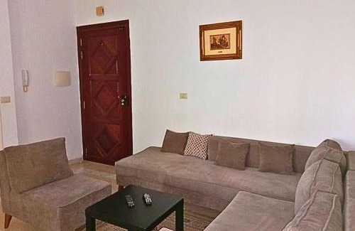 Ennasr Apartment | Ennasr 2 - Appartement Propre avec WiFi Fibre et Emplacement idéal - Chaines International - Proche commerces et Restaurants - Service Navette