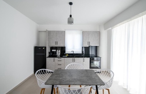 Patras Apartment | Ennea suites- Dark suite