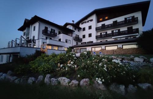 Predaia Hotel | Enrosadira