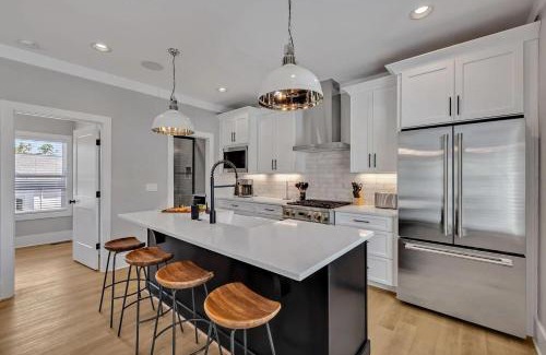 Berry Hill House | Ensemble-4 Unit Combo-8 mins to Broadway