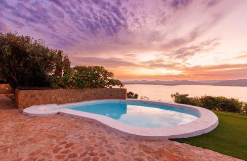 Kosmos Bed & Breakfast | Enso Botanico Boutique Wellness Villa, with an outside wood-fire Hot Tub in Kosmos