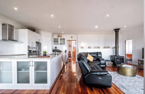 Swansea House | Ensorcelled - Freycinet Holiday Houses