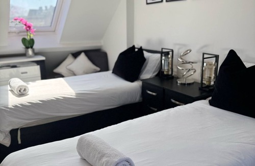 Lower Edmonton Bed & Breakfast | Ensuite Deluxe Room with Shower