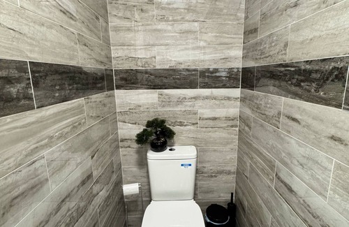 Lower Edmonton Bed & Breakfast | Ensuite Deluxe Room with Shower